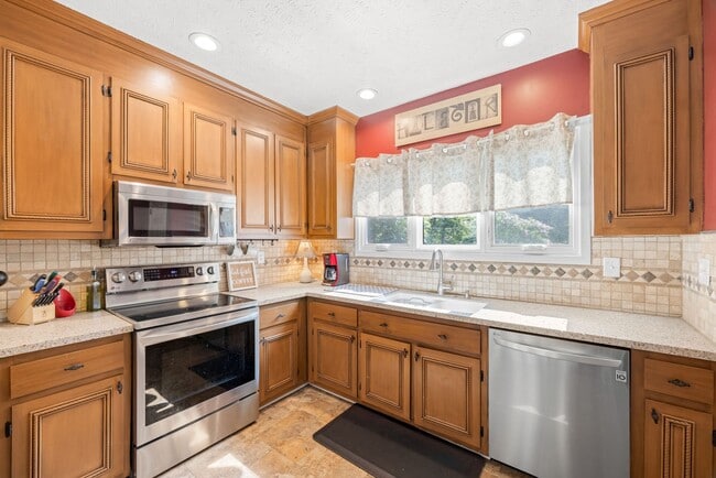 Building Photo - 3 Bedroom Home in Mechanicsville ***Availa...