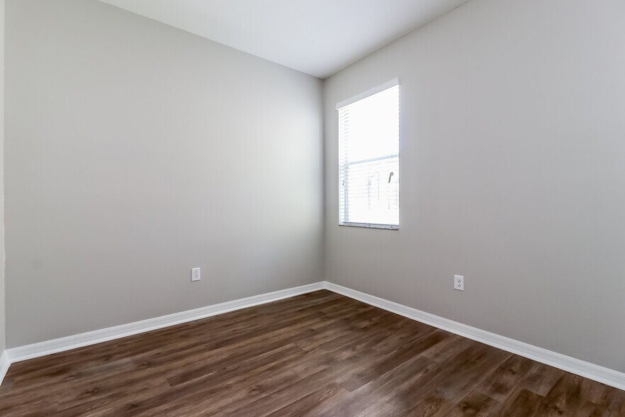 Building Photo - 11622 Lake Blvd