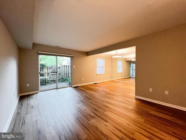Building Photo - 10863 Bucknell Dr