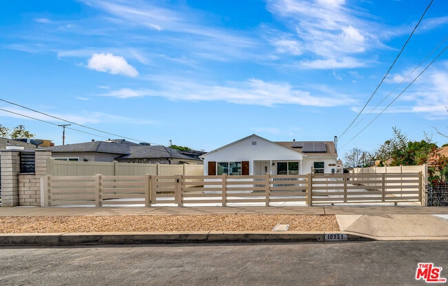 Building Photo - 10953 Whitegate Ave