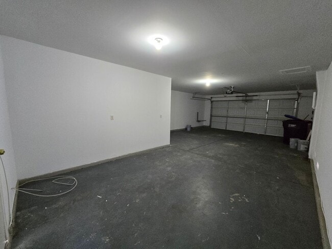 Building Photo - A Fabulous 4 Bedroom Home in N.Las Vegas 1 Bedroom Downstairs.