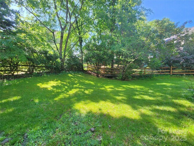 Building Photo - 7533 Lady Bank Dr