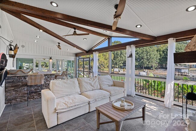 Building Photo - 18026 Whispering Oaks Dr