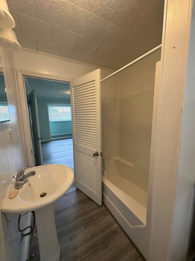 Building Photo - 190 Rogers Rd