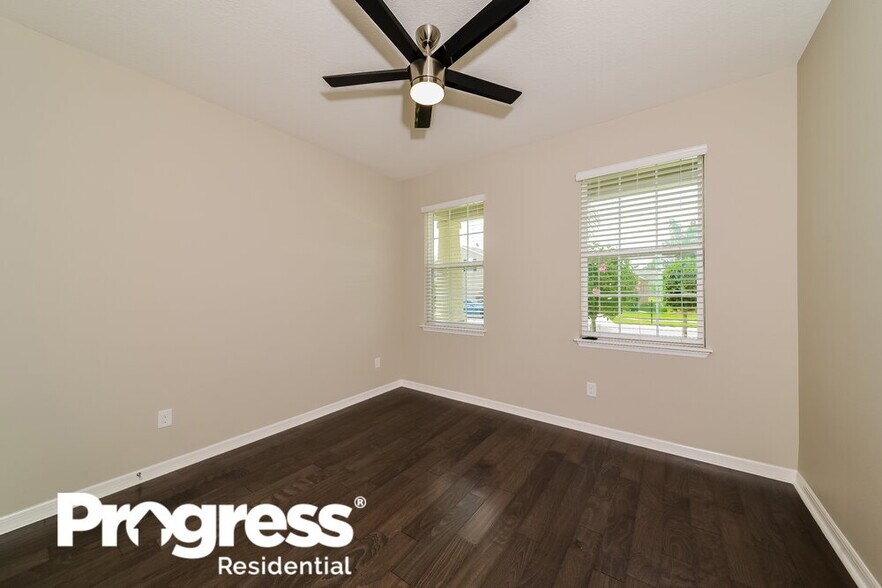 Building Photo - 10606 Scenic Hollow Dr