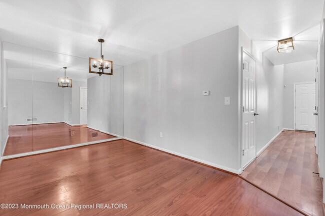 Building Photo - 204 Finch Ct