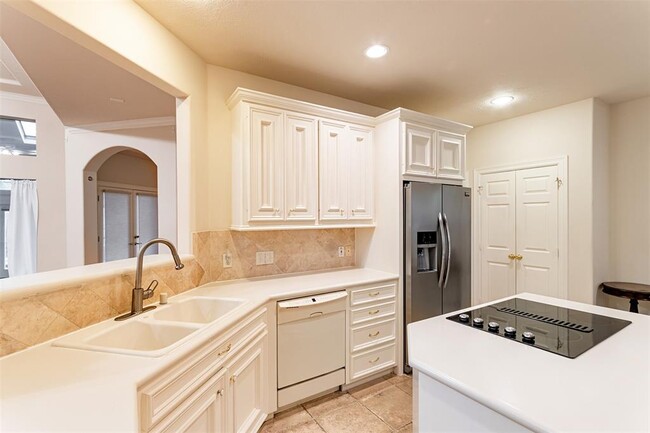 Building Photo - 3115 Evergreen Oak Dr