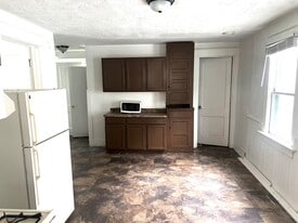 Building Photo - 516 E 22nd St