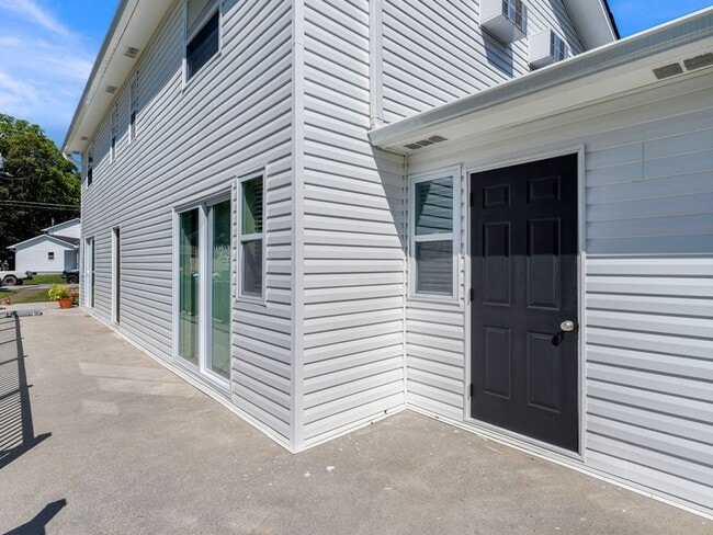 Building Photo - Oak Ridge 37830 - 1 Bedroom, 1 Bath Quadpl...