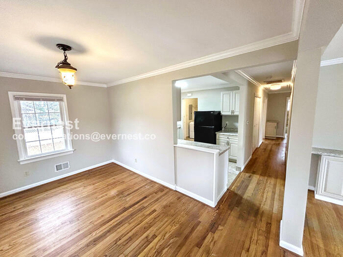 Building Photo - 3808 West End Dr