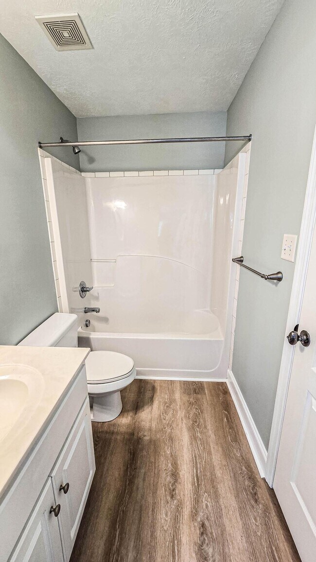 Building Photo - 831 Landing Dr