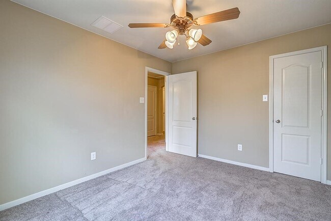 Building Photo - 5339 Brookway Dr