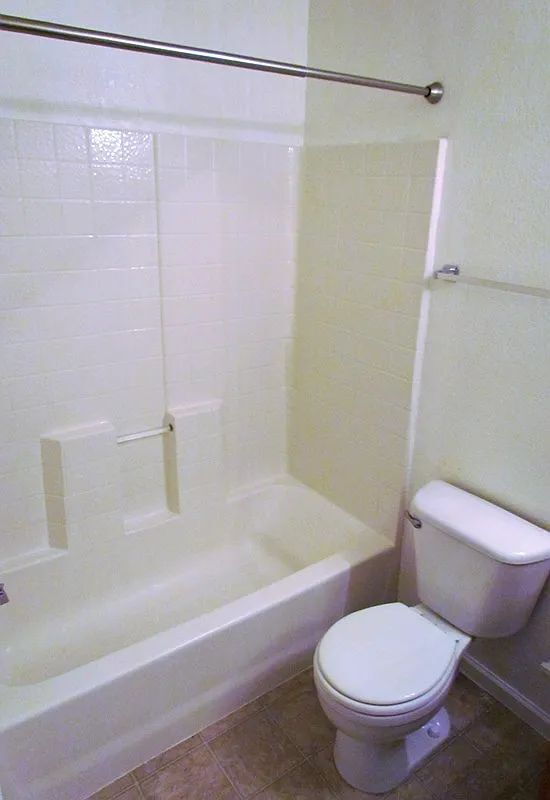 Building Photo - ***COMING SOON***  Spacious, Pet-Friendly 3 bed, 2 bath duplex in Englewood!