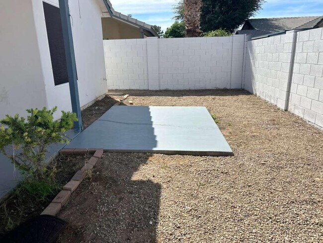 Building Photo - 15822 N 5th Ave