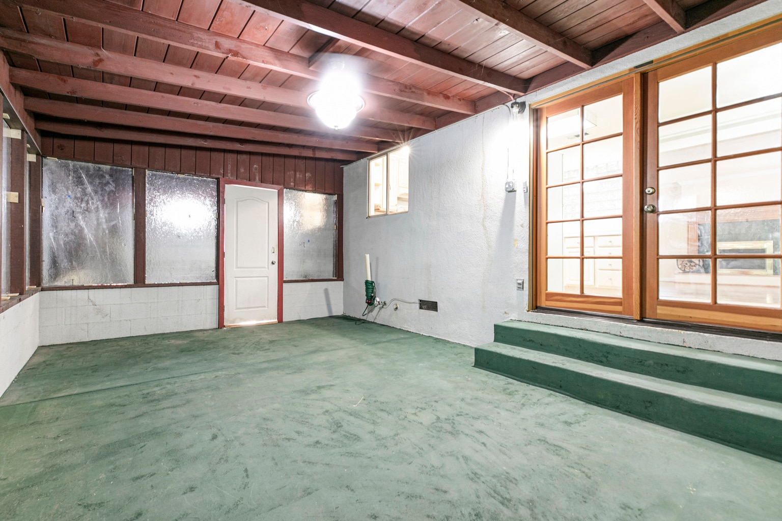 Building Photo - 10706 Rhodesia Ave