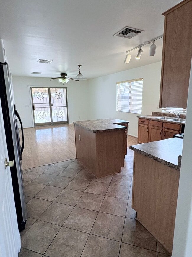 Building Photo - 3-bedroom, 2-bathroom home with walled bac...