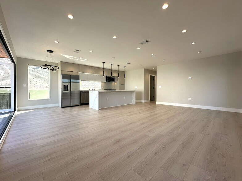 Building Photo - 38 Paloma Ave