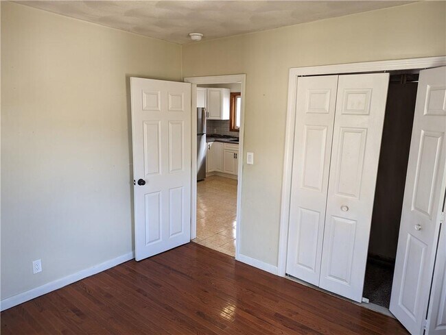 Building Photo - 61 Utton Ave