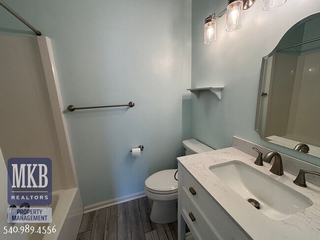 Building Photo - 2527 Gatehouse Ln