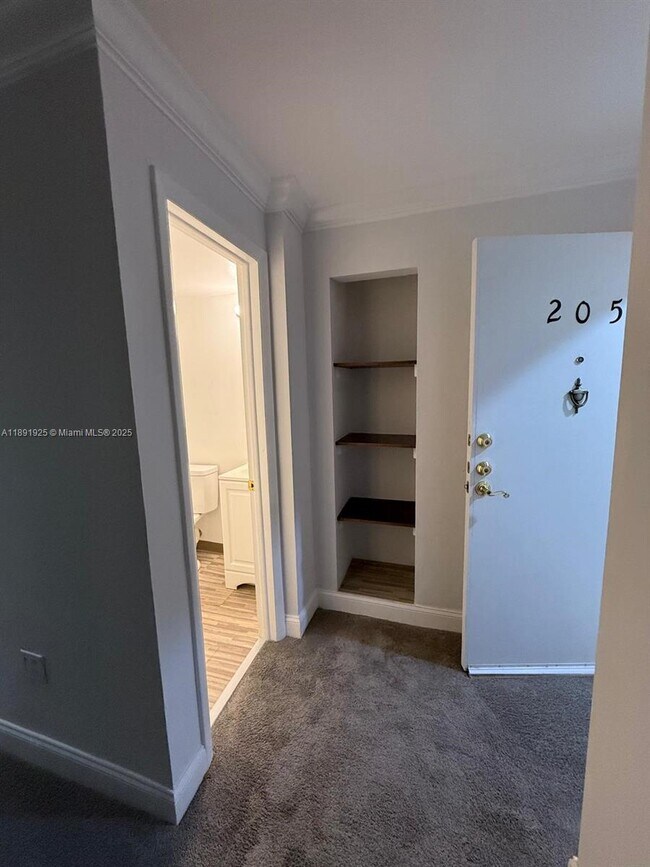 Building Photo - 7825 NE Bayshore Ct