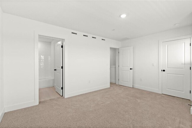 Building Photo - 15363 Hamlin Pk Dr