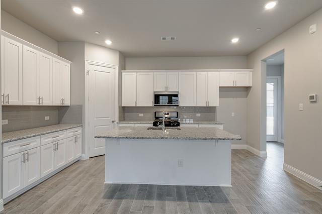Building Photo - 915 Ponds Edge Ln
