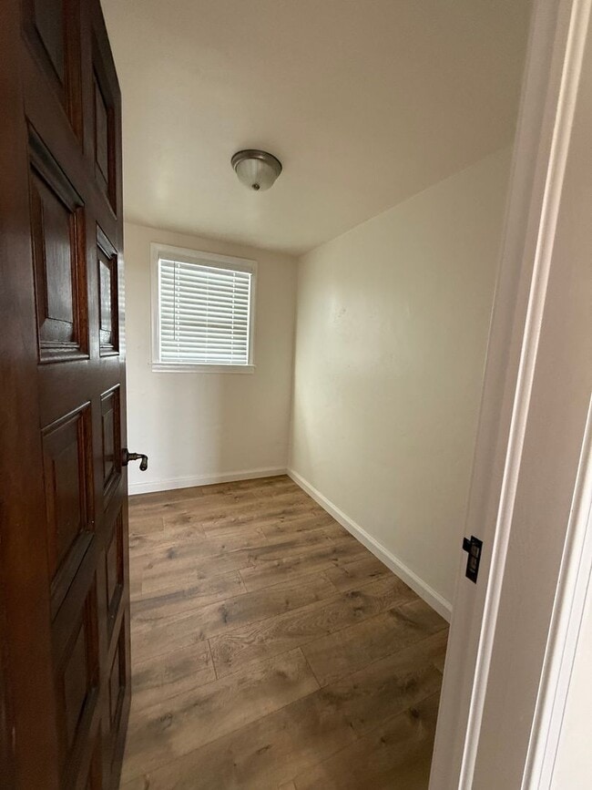 Building Photo - Country Home.  3 Bed 2 Bath