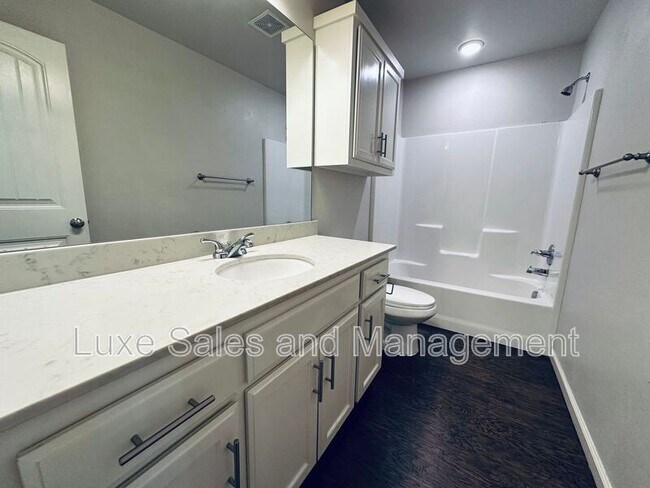 Building Photo - 11412 N Lincoln Blvd