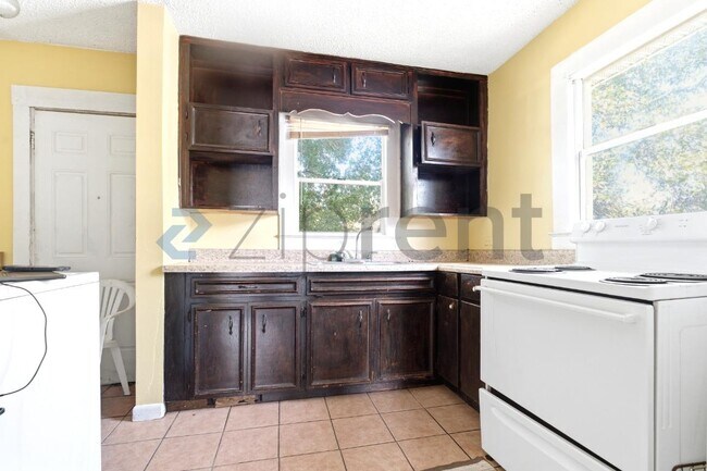 Building Photo - Unit