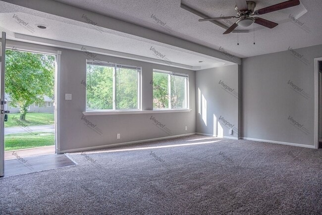 Building Photo - 3 Bedroom 1.5 Bath $1,425.00