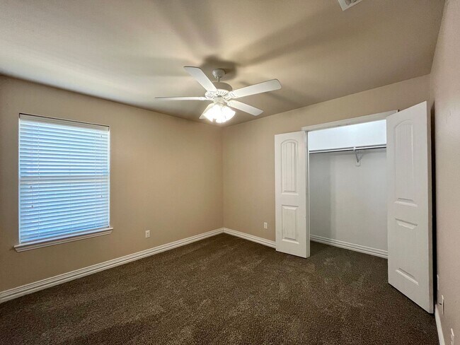 Building Photo - 319 Princess Place