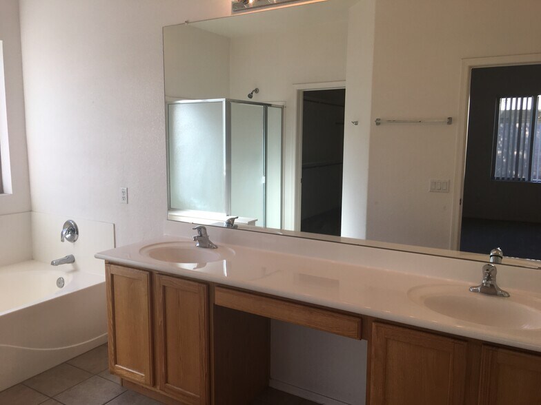 Building Photo - 9128 W Berkeley Rd