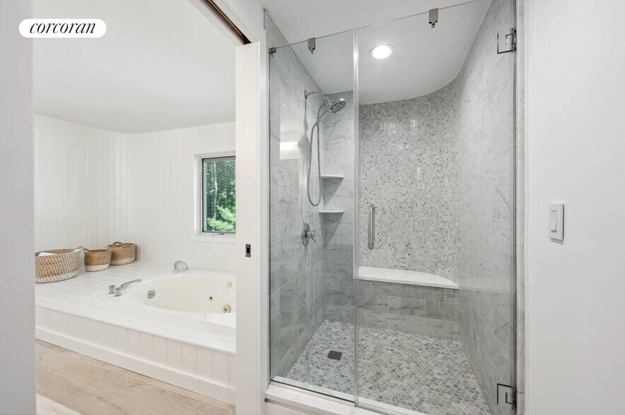Building Photo - 45 Peconic Hills Dr