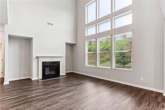 Building Photo - 5530 Mirror Lake Dr