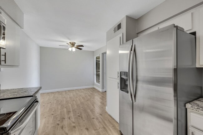 Building Photo - Upgraded 2 bedroom in gated community