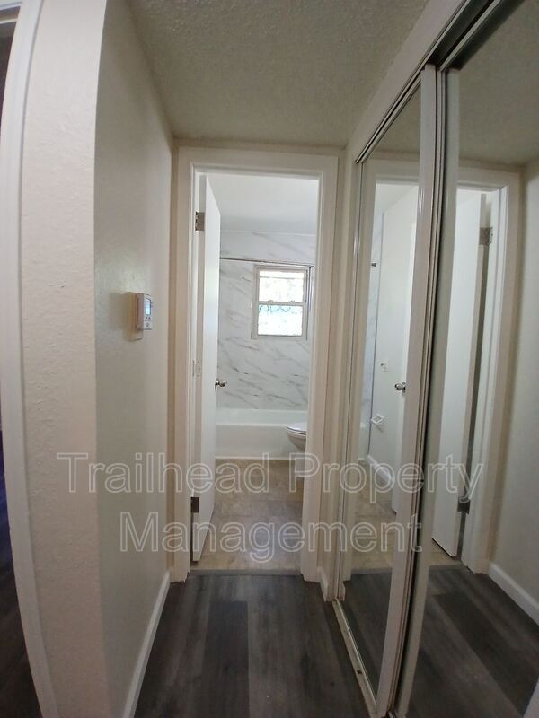 Building Photo - 1314 E Frederick St