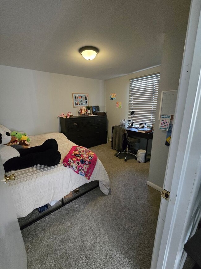 Building Photo - 72A