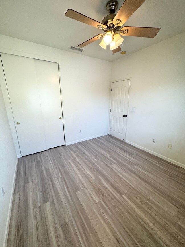 Building Photo - THREE BEDROOM TWO AND A HALF BATH POOL USE SEE VIDEO