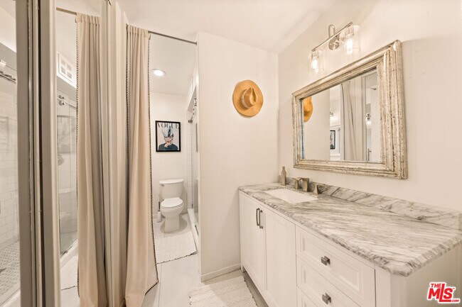 Building Photo - 6425 Green Valley Cir