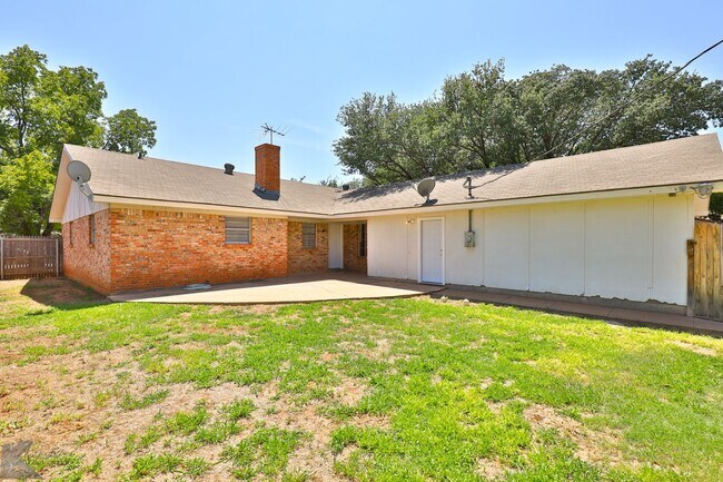 Building Photo - 3/2/2/2 AUSTIN ELEM!