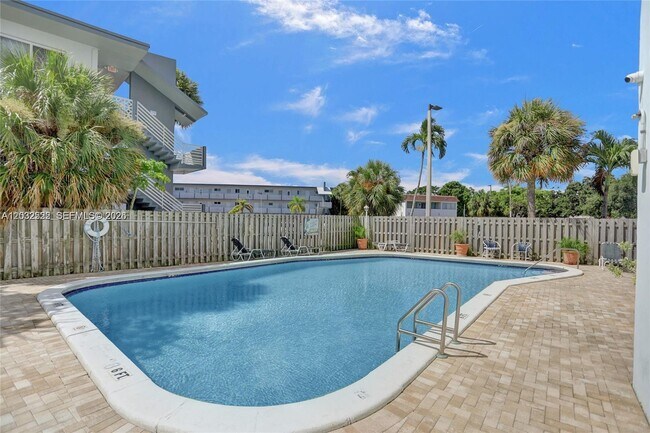 Building Photo - 13155 Ixora Ct