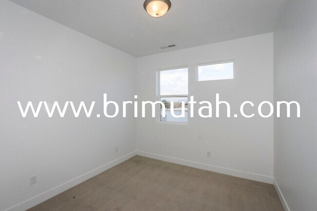 Building Photo - 9204 S. Holiday Bowl Court