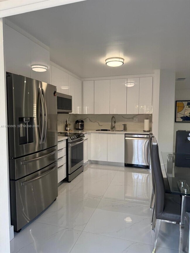 Building Photo - 16418 SW 72nd Terrace