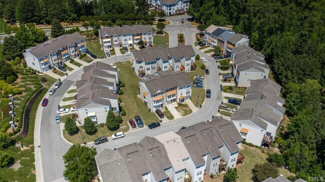 Building Photo - 113 Darley Dale Loop - Bev Roberts Rentals...