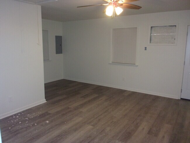 Building Photo - 2796 Flora Ave