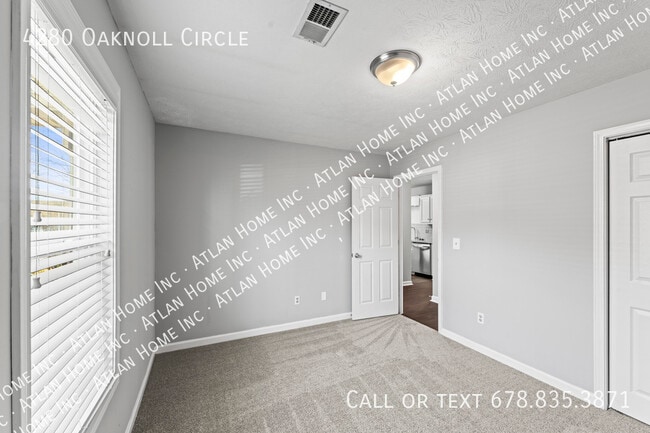 Building Photo - 4280 Oaknoll Cir