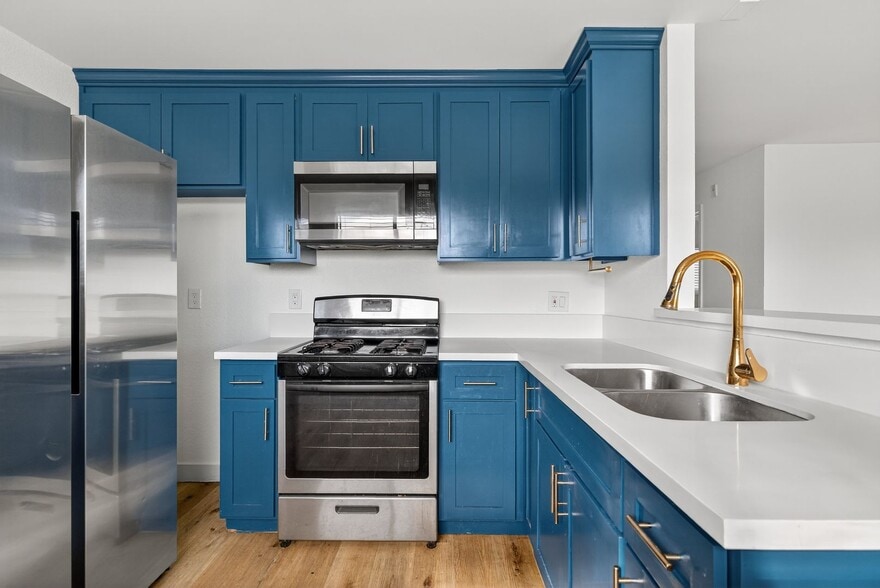 Building Photo - 921 Alamitos Ave