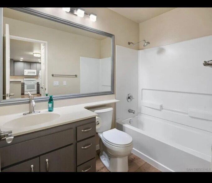 Building Photo - 580 Camino De La Reina