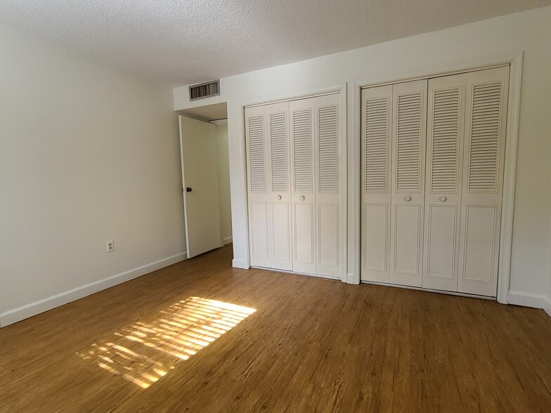 Building Photo - 701 SW 75th St