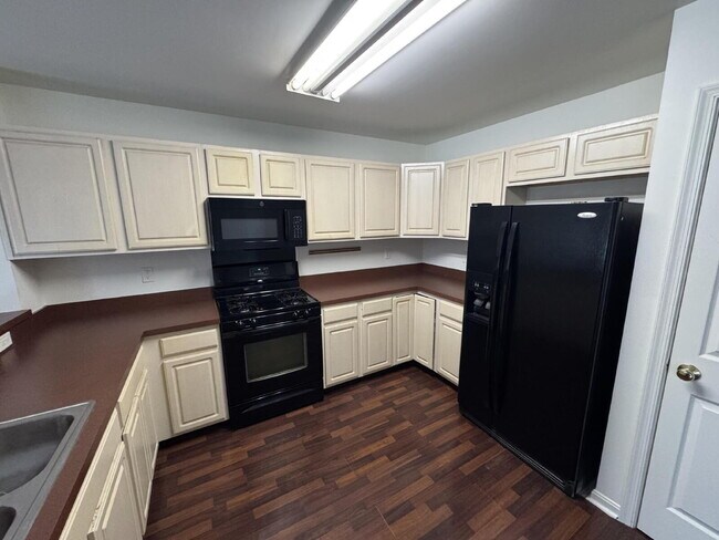 Building Photo - 112 Hawk Ct